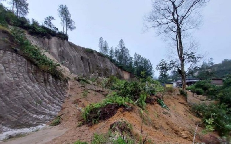 Tanah Longsor Timbun Jalan Utama Simeulue, Akses ke Pusat Kota Tak Bisa dilewati