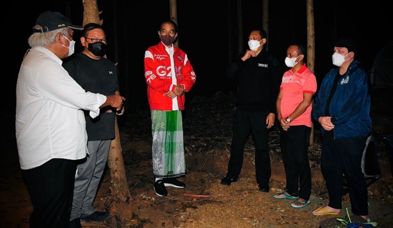 Nikmati Malam di IKN Nusantara, Jokowi : Pak Basuki Malam-Malam Masih Bekerja