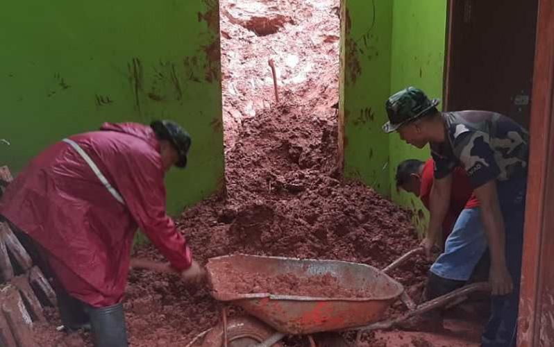  Longsor Terjang 7 Kecamatan di Wonosobo, Timpa Rumah hingga Bangunan Sekolah