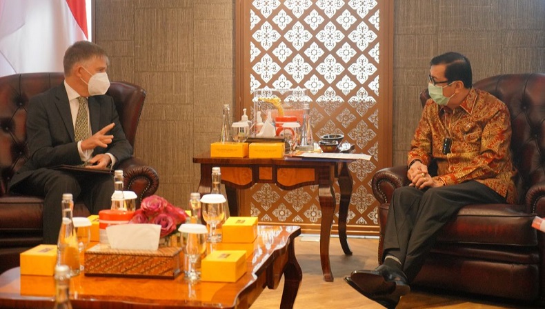 Bertemu Menkumham Yasonna, Dubes Inggris Apresiasi Kepastian Hukum bagi Investor di Indonesia