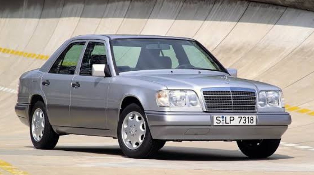 Mengitip Mobil Klasik Mercedes-Benz W124, Mercy Simpanan Kolektor dan Artis