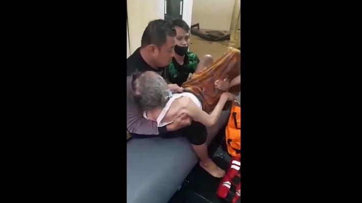 Kota Penyangga IKN Nusantara Dilanda Banjir, Lansia Dievakuasi Pakai Perahu Karet