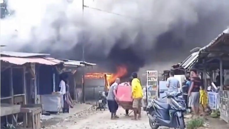 Kebakaran di Kawasan Pasar Tempel Bandarlampung, Warga Panik Selamatkan Barang
