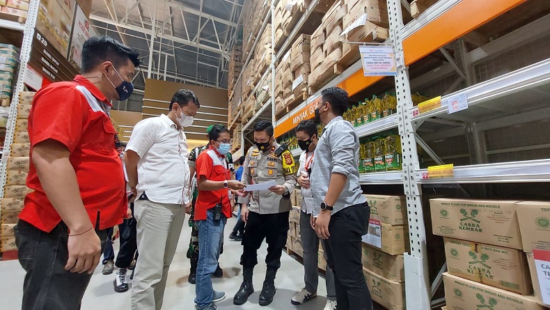 Satgas Pangan Cimahi Sidak, Minyak Goreng Tiba-tiba Melimpah di Supermarket