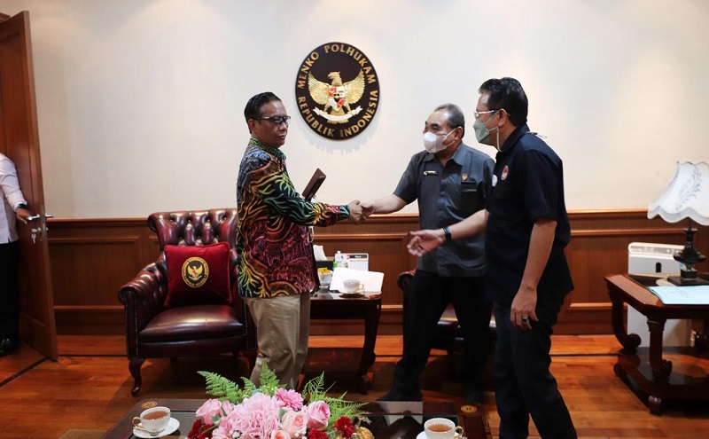 Kasus Kerangkeng Manusia Bupati Langkat, LPSK Serahkan Dokumen Investigasi ke Mahfud MD