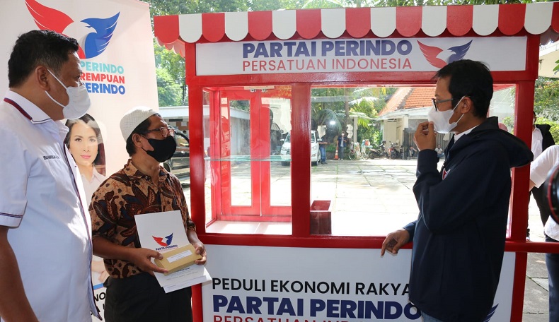 Bagikan Gerobak UMKM, Sekjen Perindo: Simbol Keberpihakan terhadap Rakyat