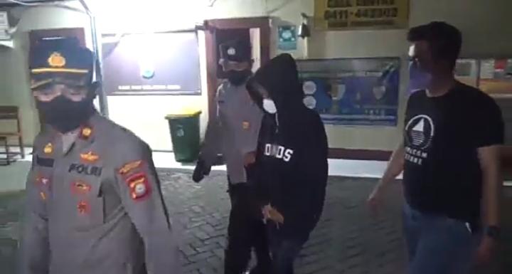 Buronan Spesialis Pencopetan Hp, Wanita Paruh Baya di Makassar Dibekuk Polisi