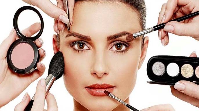 Intip Make Up yang Paling Diburu Perempuan Pekerja, Ternyata Bukan Lipstik Melainkan Ini