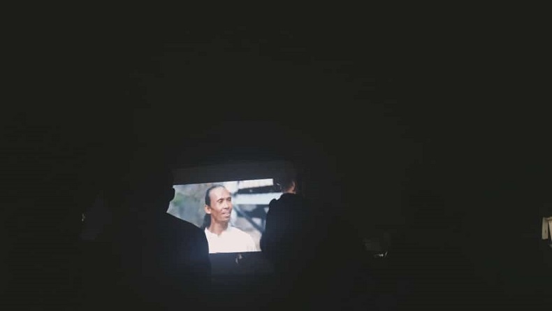 Edukasi Budaya, Antusiasme Warga Nonton Layar Tancap Tarung Sarung di Garut