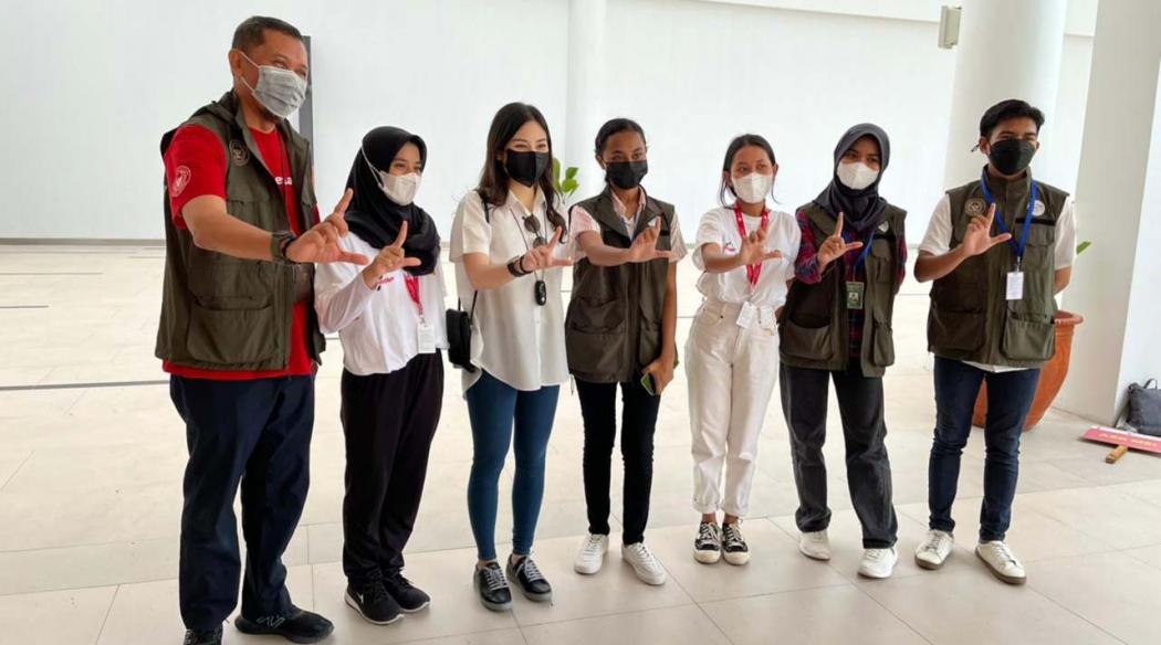 Keren! Wamenparekraf Angela Tanoesoedibjo Pakai Produk Fashion Lokal saat Nonton MotoGP di Mandalika