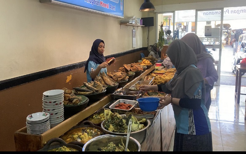 Harga Minyak Goreng Melesat, Pedagang Akui Sulit Naikkan Harga Makanan