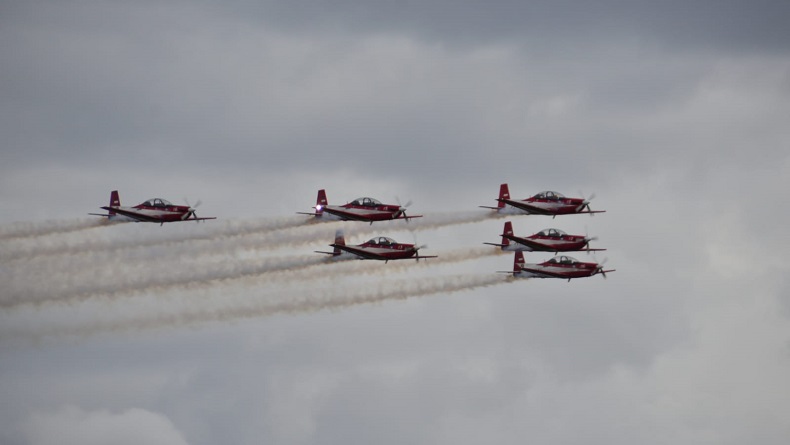 Pilot TNI AU Tampil Memukau di Mandalika meski Cuaca Tak Mendukung