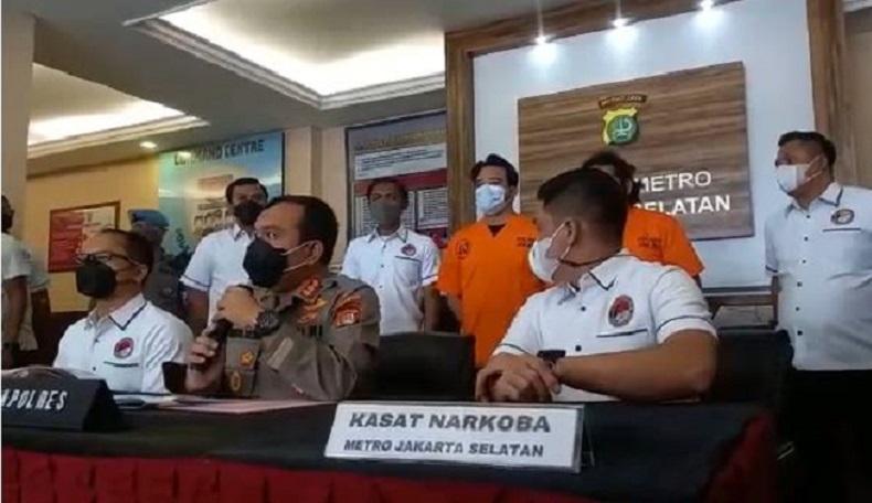 Gitaris Geisha Roby Satria Perintahkan Asisten Beli dan Linting Ganja di Studio