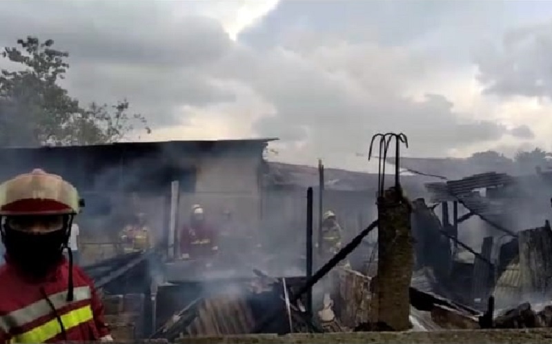 Kebakaran Hanguskan 6 Kontrakan di Kompleks Pertamina Ciputat, Api Diduga dari Kompor Gas