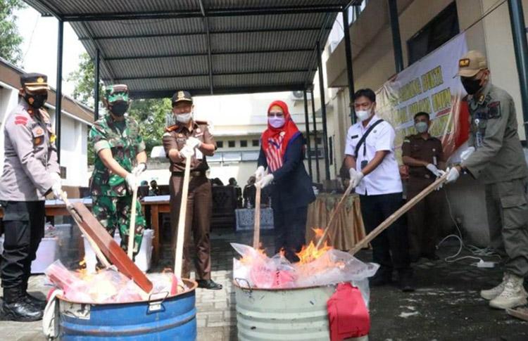 Kejari Bantul Musnahkan Barang Bukti Kejahatan yang Sudah Berkekuatan Hukum Tetap