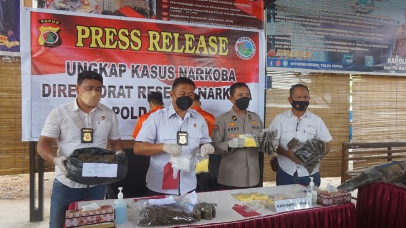Polda Papua Tangkap 2 Remaja Pengedar Sabu, Nilainya Ditaksir Capai Rp500 Juta