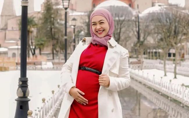 Positif Hamil, Ria Ricis Bingung Usia Kandungan: Kok Lebih dari Tanggal Nikah?