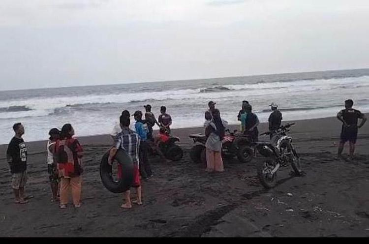 Mandi di Pantai Jatimalang, Remaja 19 Tahun Hilang Tenggelam