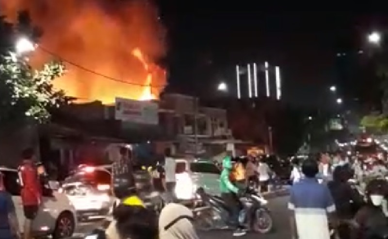 Kebakaran Hebat di Kemanggisan, Api Diduga dari Gas Tukang Bakso