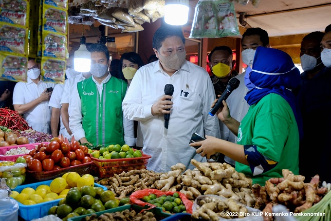 Tingkatkan Daya Saing, Menko Airlangga Dorong Pemanfaatan Teknologi Digital untuk Ekosistem Pasar Tradisional  