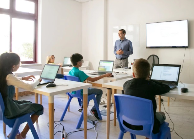 Apa yang Dimaksud dengan Kewajiban? Ini Pengertian dan Contohnya Lengkap