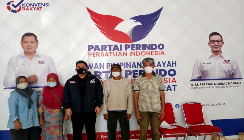 Bagikan Bantuan Modal Usaha-Gerobak, Ketua DPW Perindo Jabar Titip Pesan Ini 