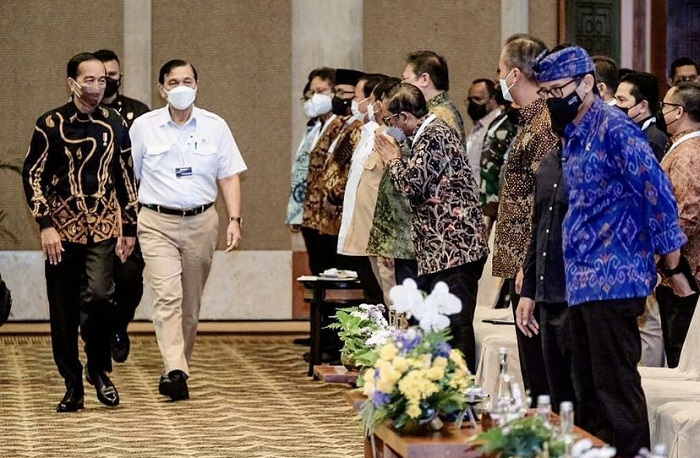Di Depan Jokowi, Luhut Beberkan Target Belanja Pemerintah di Gernas BBI 2022 Capai Rp400 Triliun