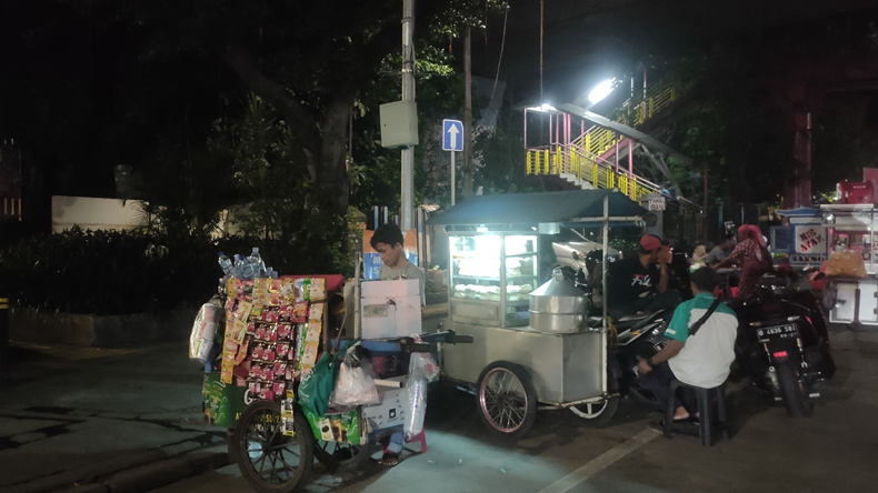 Pemasukan Berkurang sejak Direlokasi, PKL Masjid Istiqlal: Kami Butuh Makan