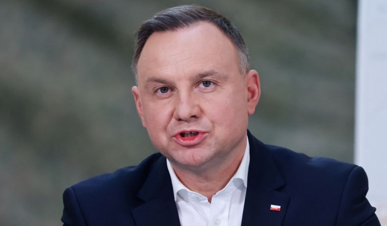 Pesawat Bawa Presiden Polandia Andrzej Duda Mendarat Darurat