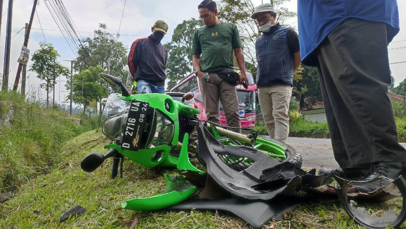 Pikap dan 2 Motor Tabrakan di Jalur Tangkuban Parahu Lembang KBB, Begini Kronologinya