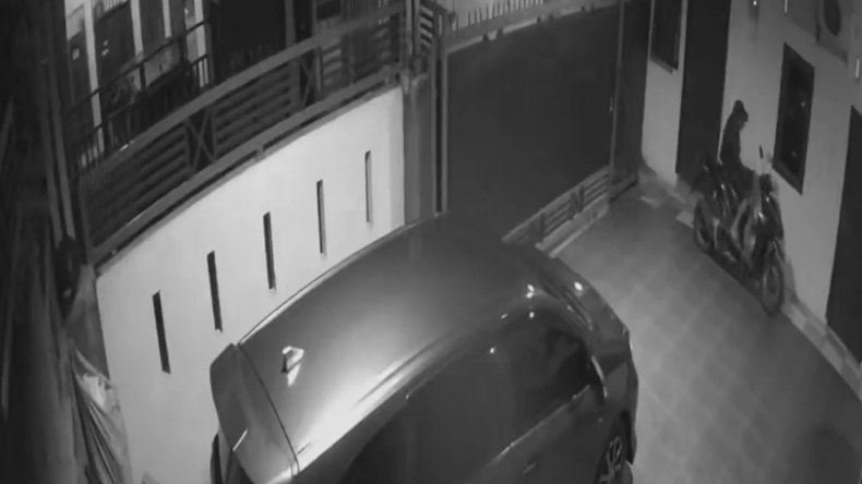 Aksi Curanmor di Medan Terekam CCTV, Pelaku Patahkan Stang Motor