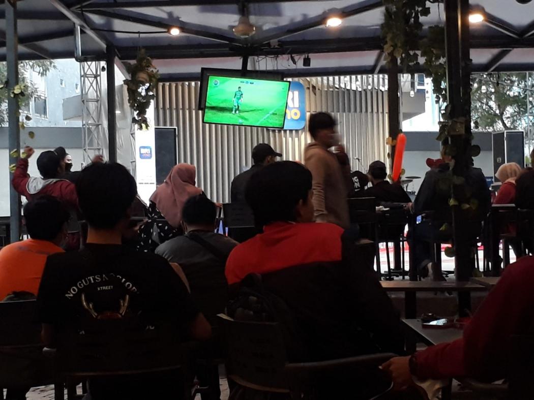 Nobar BRI Liga 1 di KCM Jatiasih, Usaha Mikro Kecipratan Rezeki
