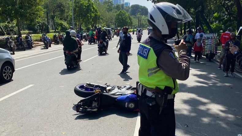Terserempet Bajaj, Pengendara Motor Sport Tewas di Depan Balai Kota Jakarta