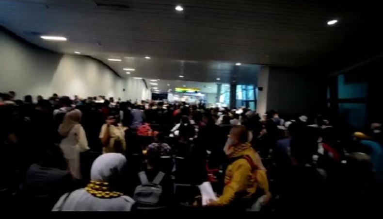 Antrean Tes PCR PPLN di Bandara Soetta Membeludak