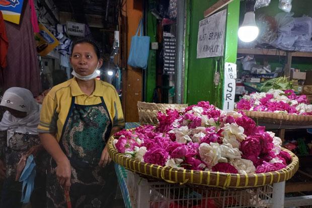 Harga Kembang Melambung, Tembus Rp200.000