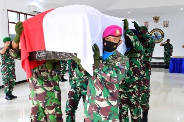 Diterbangkan ke Konawe, Jenazah Marinir TNI Korban KKB Papua Transit di Makassar