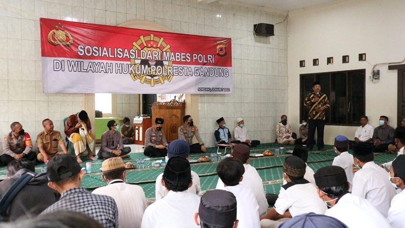 Polisi Sambangi Ponpes Al-Huda Pasirjambu, Ajak Santri Tangkal Paham Radikal dan Intoleran