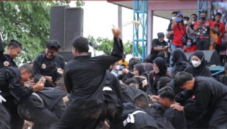 Mau Nonton Perang Ketupat di Bangka Barat? Wajib Vaksin Covid-19