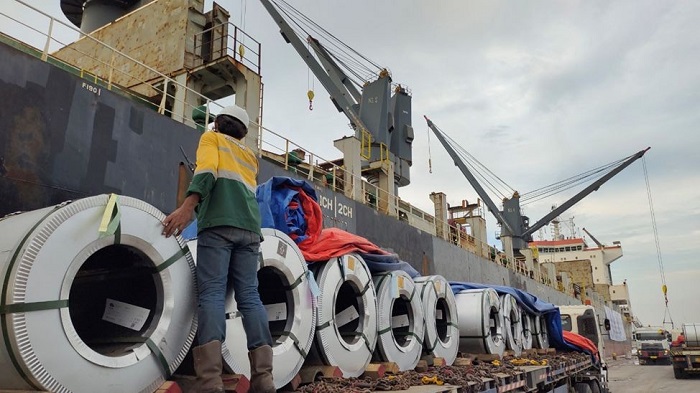 RI Ekspor Ribuan Ton Baja ke AS, Berat Setara 2.000 Truk Trailer