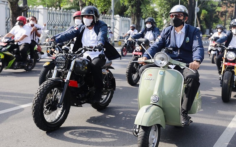 Motoran ke Lokasi Musrenbang, Begini Gaya Wagub Sumut Musa Rajekshah Naik Vespa