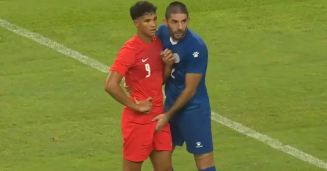 Cara Licik Bek Filipina Hentikan Striker Singapura Berdarah Indonesia: Pegang Kelamin