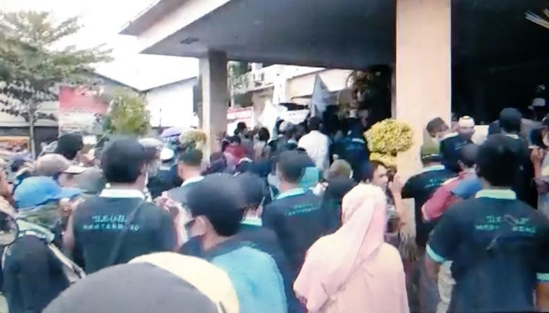 Ratusan Warga Terdampak Bendungan Bener Geruduk Mapolres Purworejo, Ada Apa?