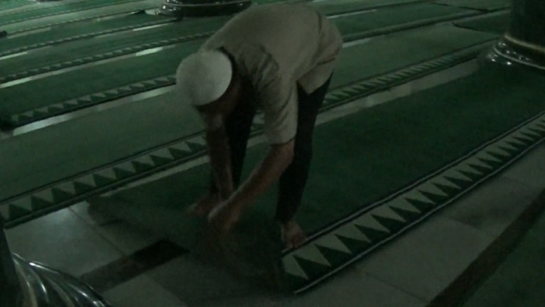 Persiapan Jelang Ramadan, Karpet Mulai Dipasang di Masjid Agung Kauman Semarang