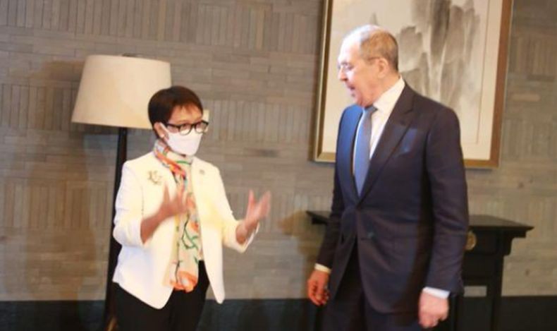 Bertemu Menlu Rusia Lavrov di China, Retno Marsudi Minta Perang di Ukraina Segera Dihentikan