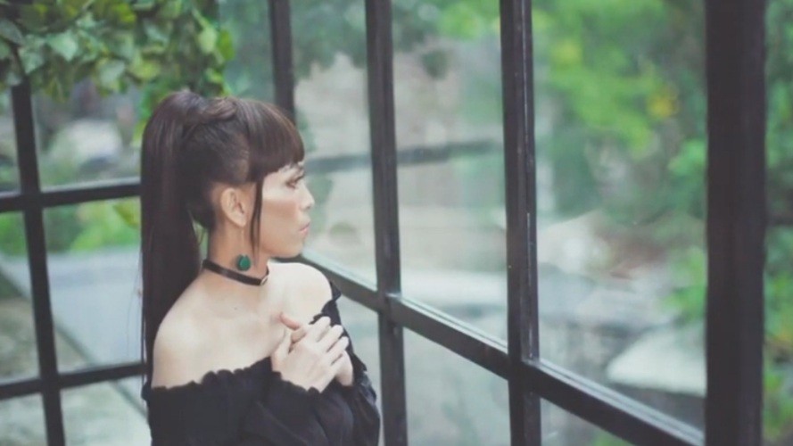 Julia Fleury Sukses Merambah Pasar Musik di Asia