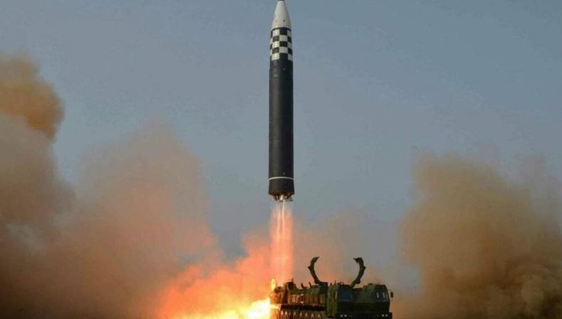 Peringati Ulang Tahun Angkatan Bersenjata, Korut Gelar Parade Militer Besar-besaran 