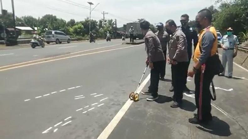 Polisi Olah TKP Kecelakaan Maut Tewaskan 5 Orang di Jalur Lingkar Pantura Pemalang