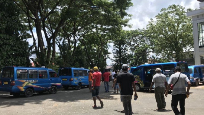 Pertalite Langka, Ratusan Sopir Angkot Passo Datangi DPRD Kota Ambon 