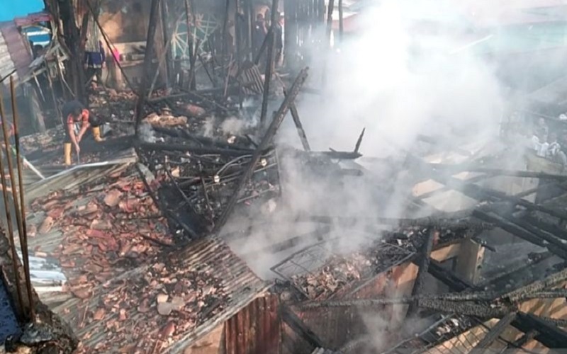 Hitungan Jam Jelang Ramadan, Kebakaran Hebat Hanguskan 6 Rumah di 32 Ilir Palembang 