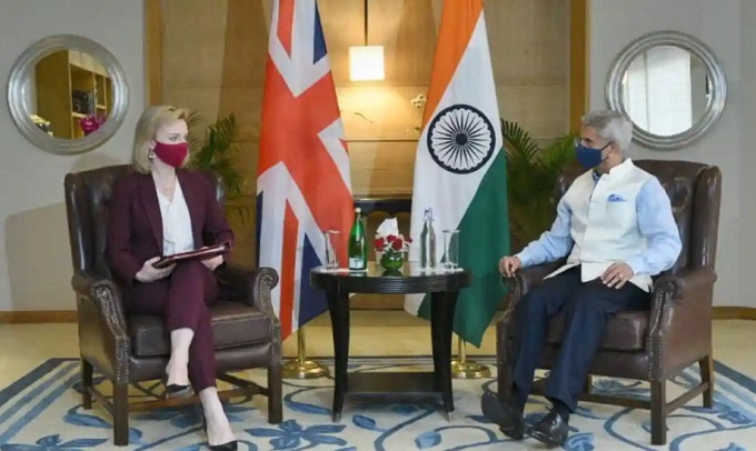 Abaikan Seruan Inggris, India Beli Minyak Rusia dengan Harga Diskon  